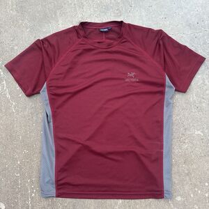 Vintage Arc'teryx Men's Early 2000s Red Shirt Size Large